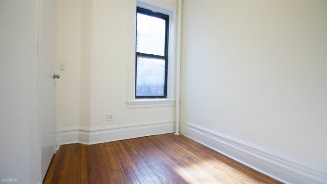 Building Photo - 275 Halsey St