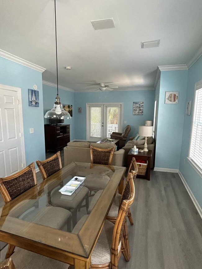 Building Photo - 35 Coral Way