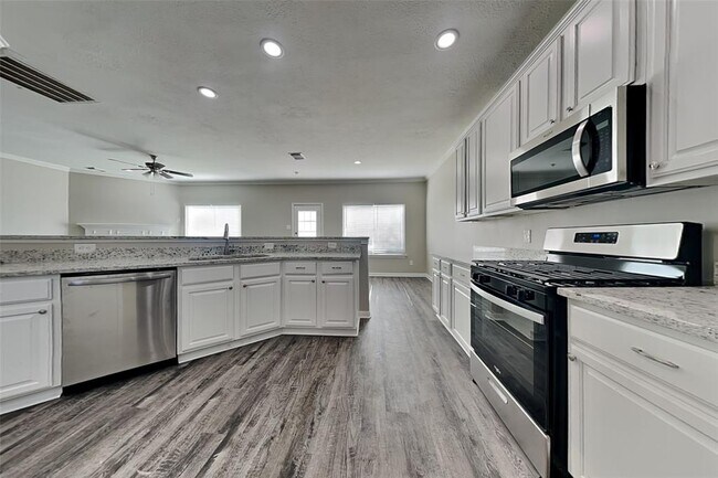 Building Photo - 13007 Bretford Ct