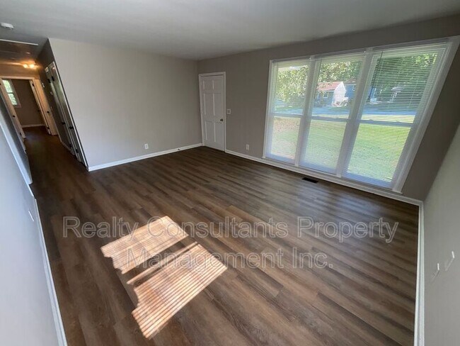 Building Photo - 1413 Gracewood Dr