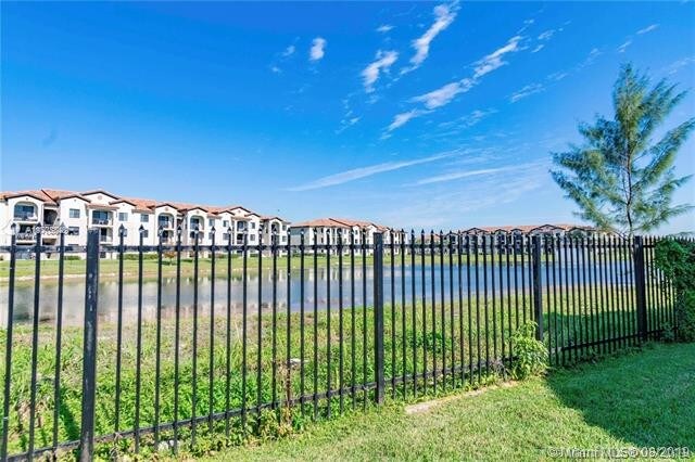 Building Photo - 9423  Fontainebleau Blvd   Miami FL 33172