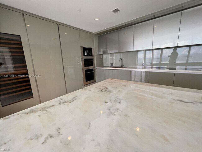 Building Photo - 4 br, 5.5 bath Condo - 18975 Collins Ave U...