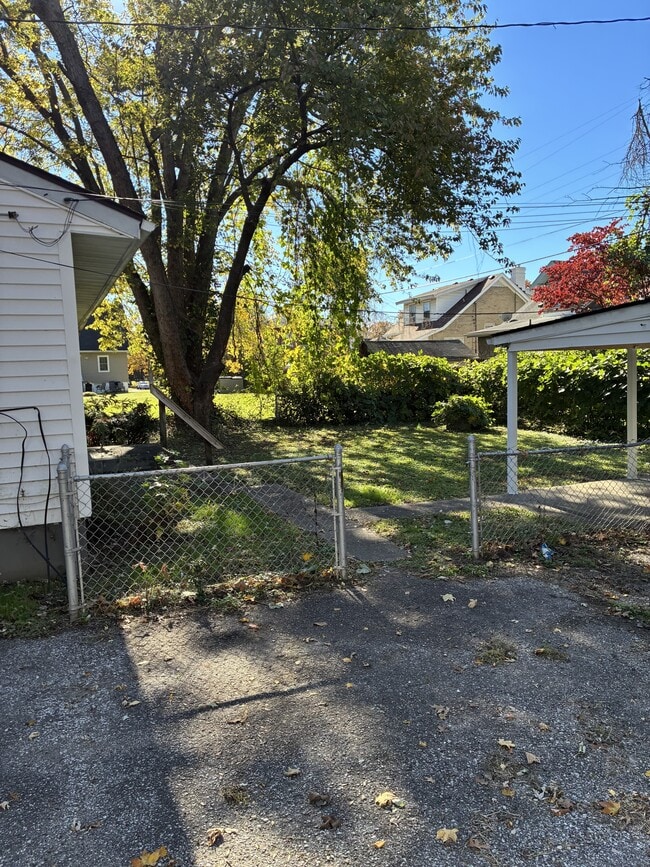 Building Photo - 116 S 45th St