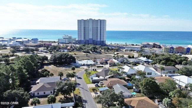 Building Photo - 247 Poinsettia Dr