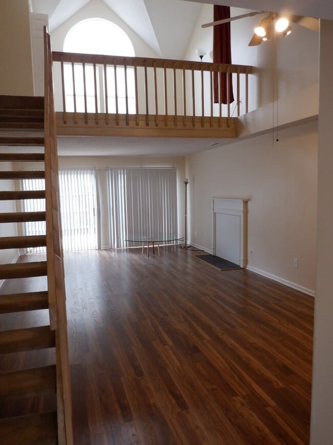 Building Photo - Lake Cypress