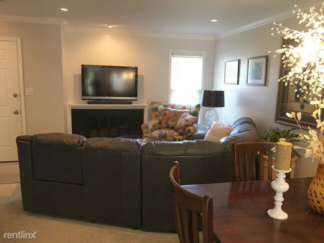 Building Photo - 3 br, 2 bath Townhome - 754 Yorkwood Pl
