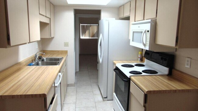 Building Photo - 428 N Calle Del Diablo