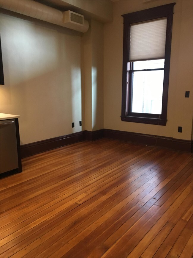 Foto del edificio - 320A E 4th St