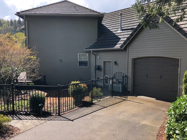 Building Photo - 1696 SE 26th Dr