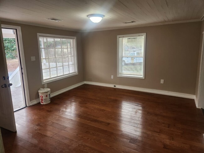 Building Photo - 3949 Forest Ave W