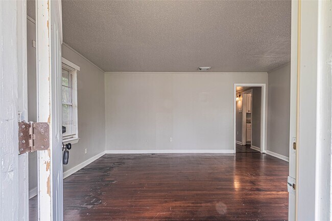 Foto del edificio - 5818 Glenhurst Dr