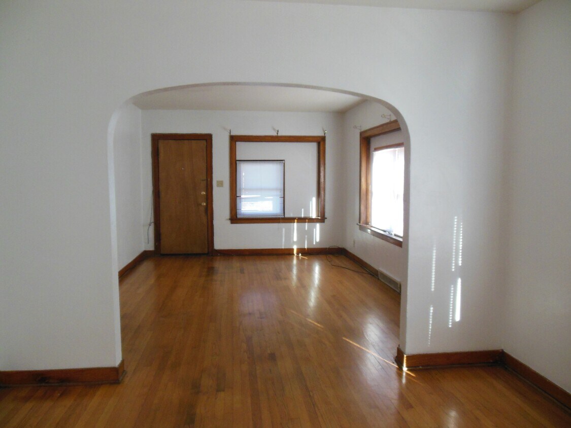 Primary Photo - 4249 Hohman Ave