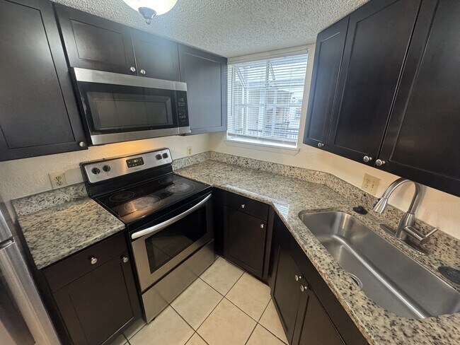 Foto del edificio - 1972 Lake Atriums Cir