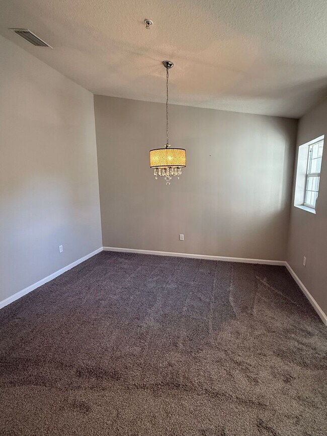 Foto del edificio - 3BR 2BA w/ Screened Patio + Pool/Gym Access in Gated Villa Serena