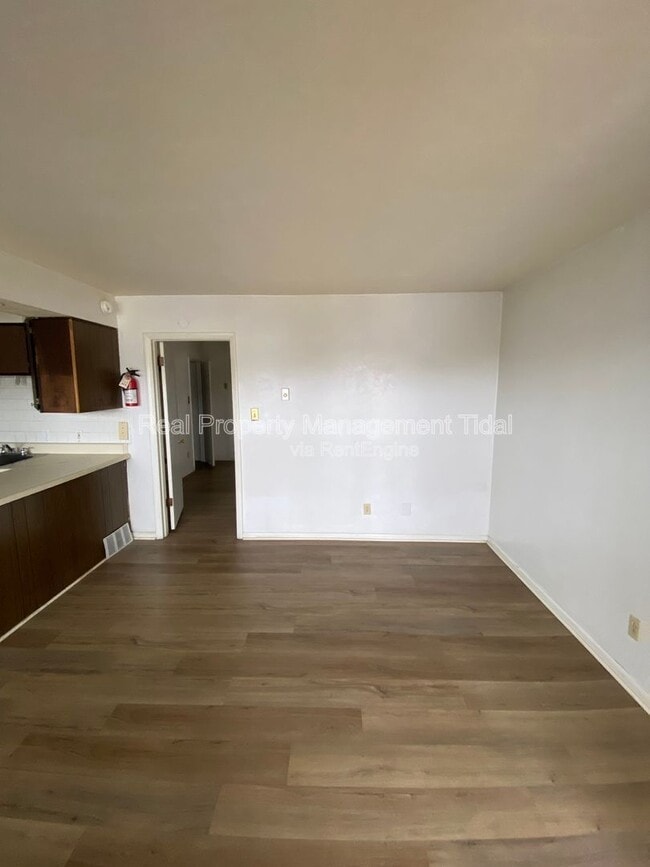 Building Photo - 5667 Brickell Rd