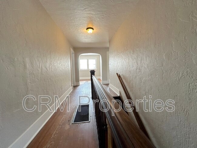Building Photo - 709.5 W Mulberry St
