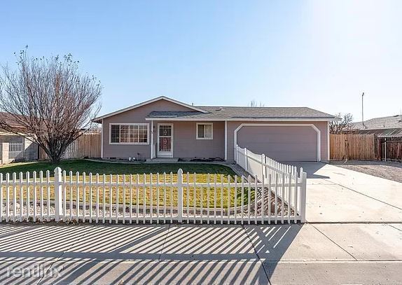 Primary Photo - 3 br, 2 bath House - 401 Keystone Dr