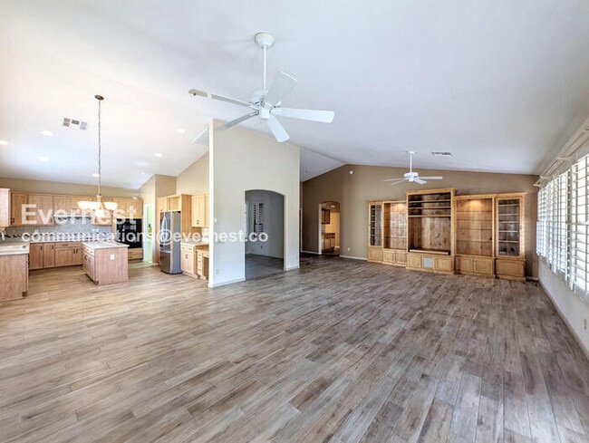 Foto del edificio - 38090 S Desert Highland Dr