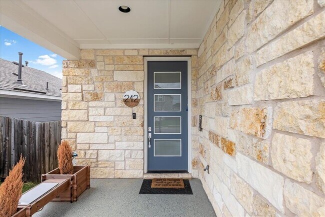 Building Photo - 212 Oakstone Dr