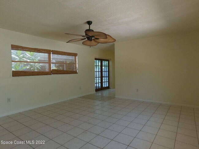 Building Photo - 1125 Pine Tree Dr