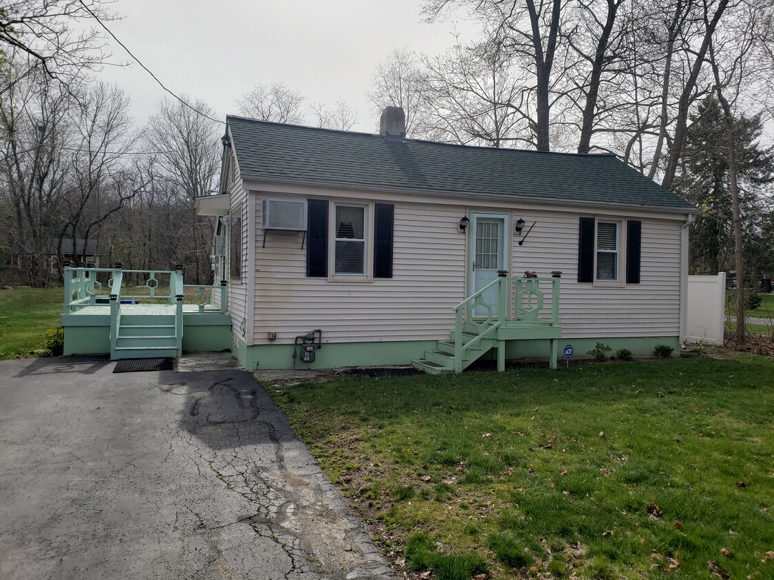 Front View - 422 Lindsey St