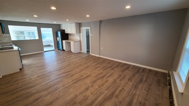 Building Photo - 419 Plainfield Ave
