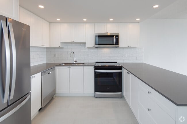 Interior Photo - 1255 Pendrell Street