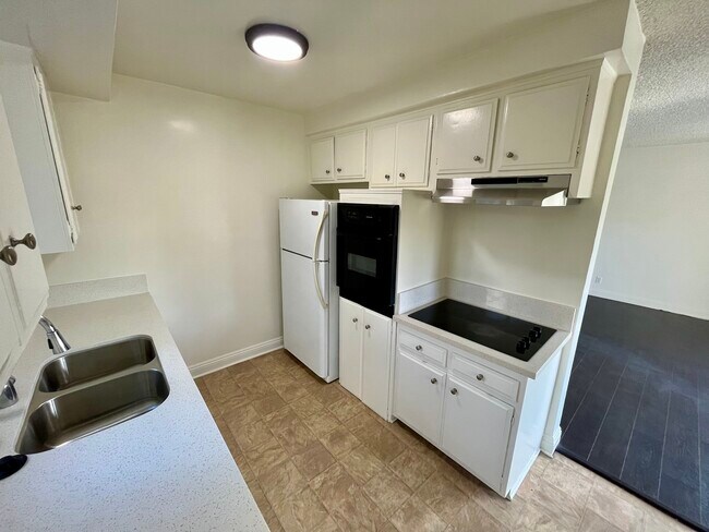 Kitchen - 855 10th St