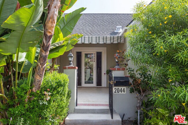 Building Photo - 2044 Manning Ave