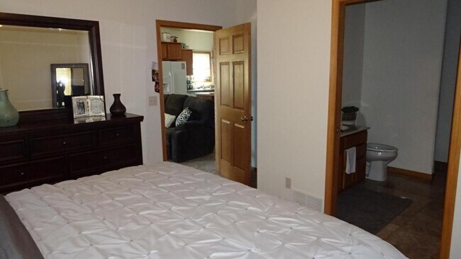 Foto del edificio - 611 S Cherry Ln
