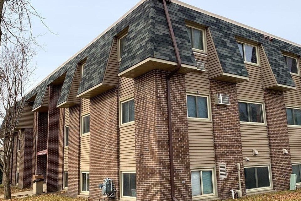 Primary Photo - Crestwood Apartments