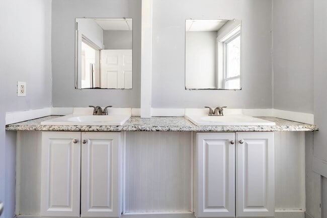 Building Photo - 30 Chestnut St