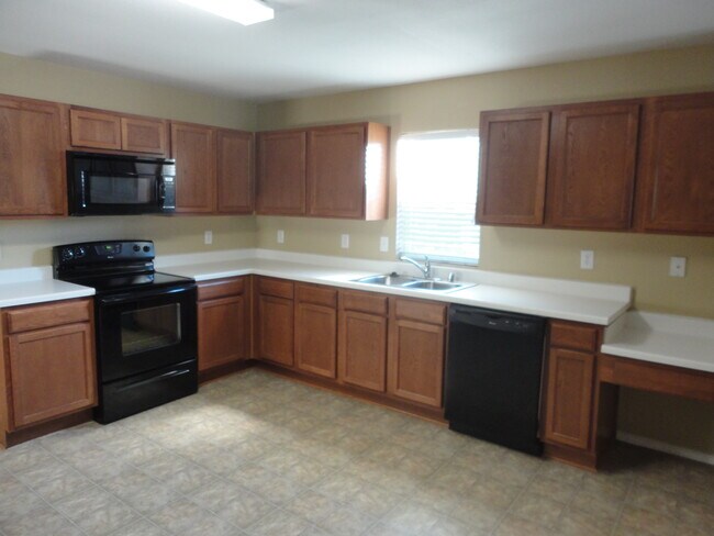 Building Photo - 811 Wild Prairie Dr