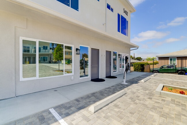 Building Photo - Kyra Apartments