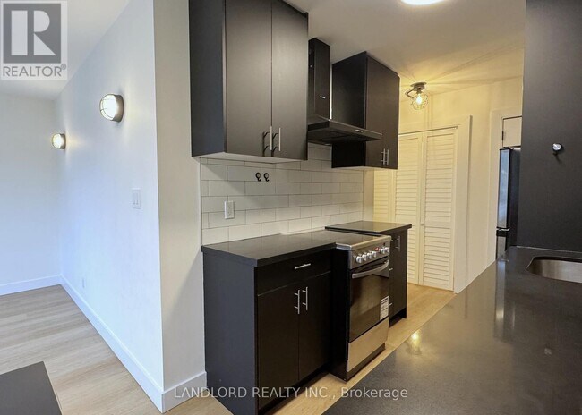 Photo du bâtiment - 420 Eglinton Ave E