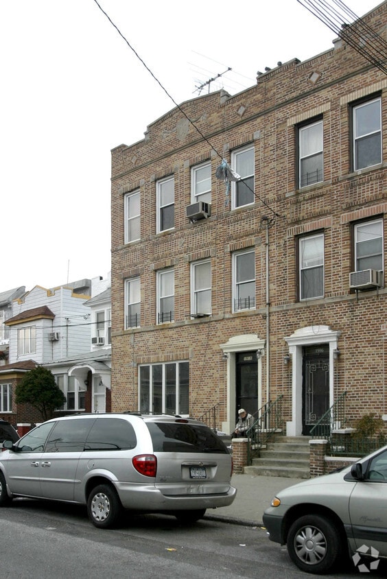 Primary Photo - 1918 E 9th St