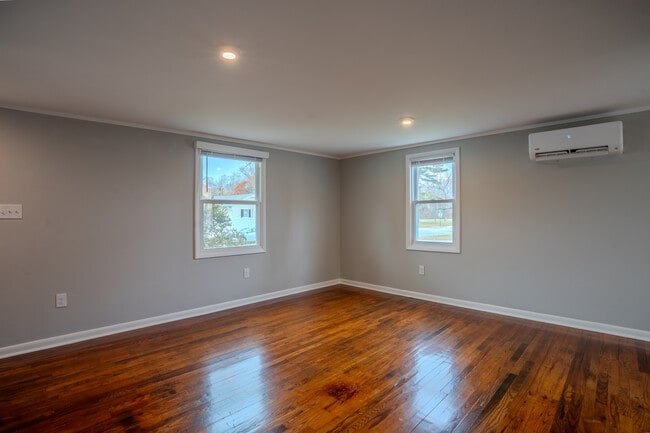 Building Photo - 152 Calvert St