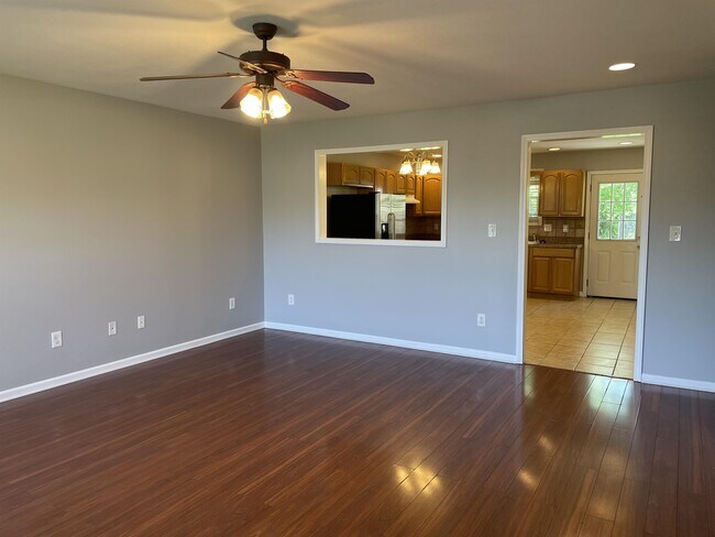 Foto del edificio - 2837 Valley View Dr NE