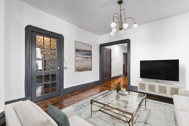 Building Photo - 8-10 Carlton St