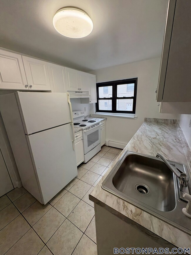 Building Photo - 46 Harvard St