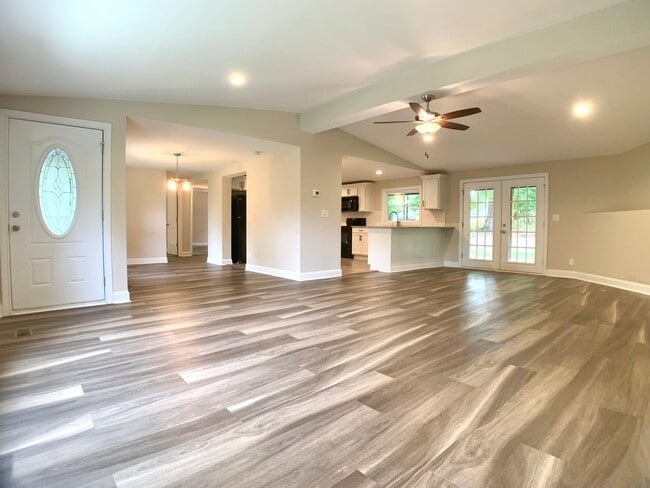 Building Photo - 1495 Briar Hill Dr