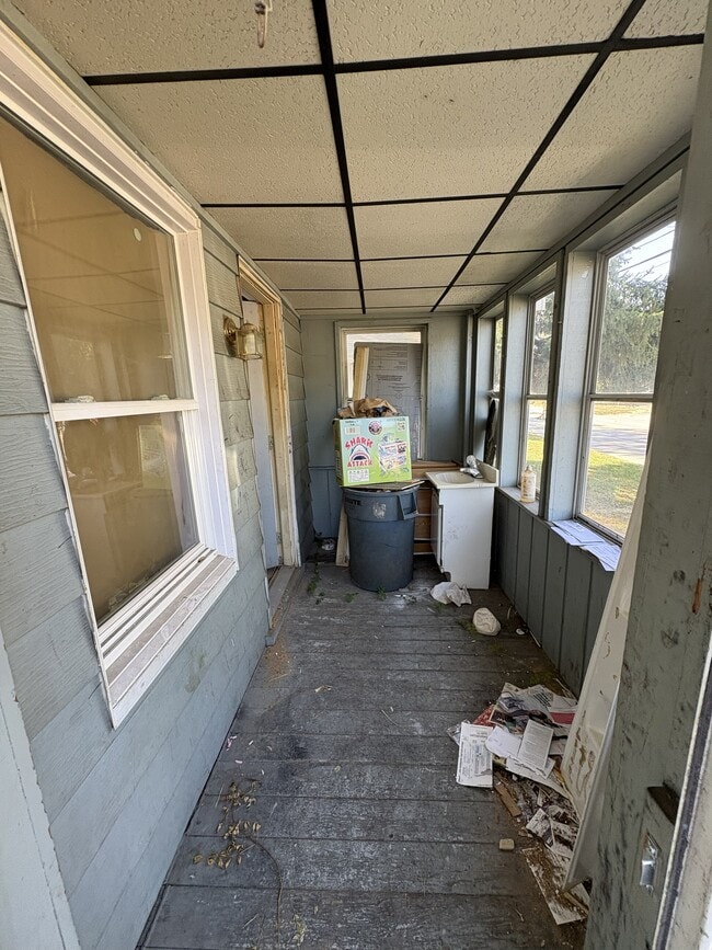 Building Photo - 2525 E Garfield Ave