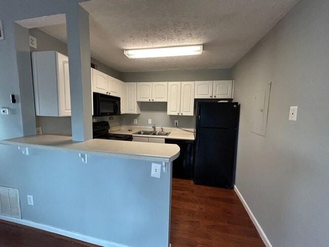 Building Photo - 1 BD 1 BATH CONDO TOTAL ELECTRIC!