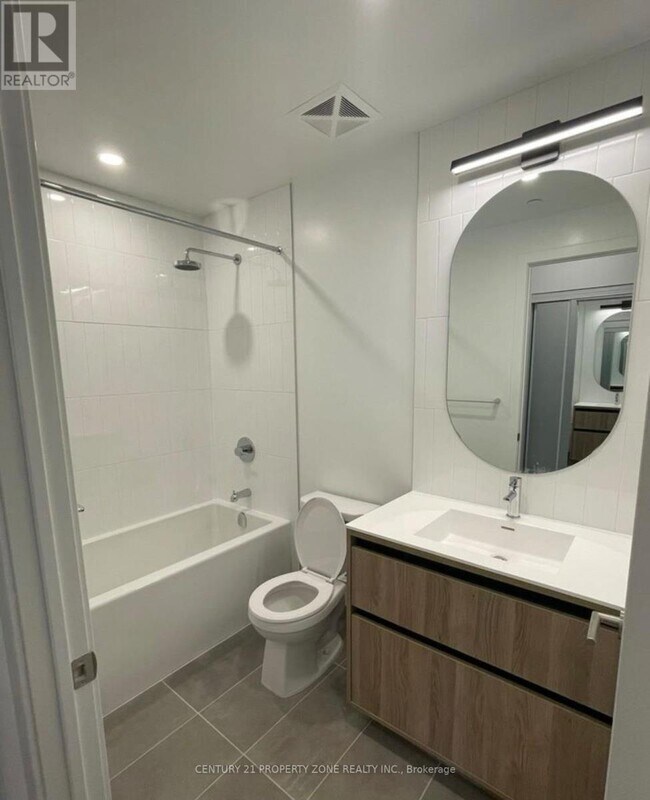 Photo du bâtiment - 7950 Bathurst St