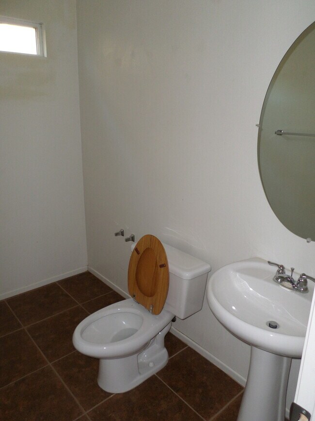 Foto del edificio - Monument Ranch - BIG home with LOTS to off...