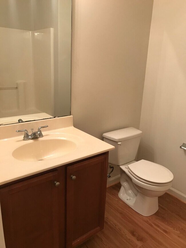 Building Photo - 4705 Pennoak Ln
