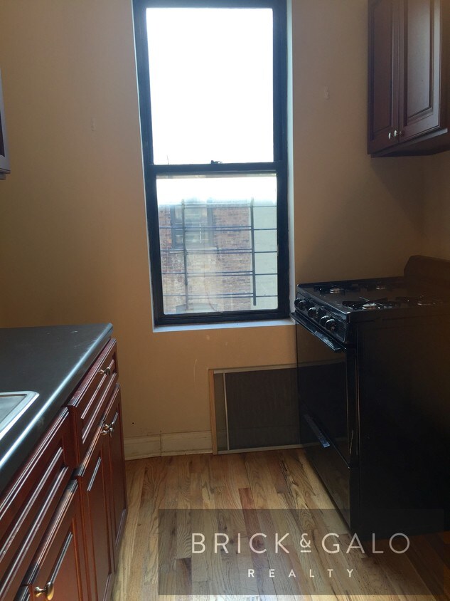 Primary Photo - 1081 Eastern Pkwy