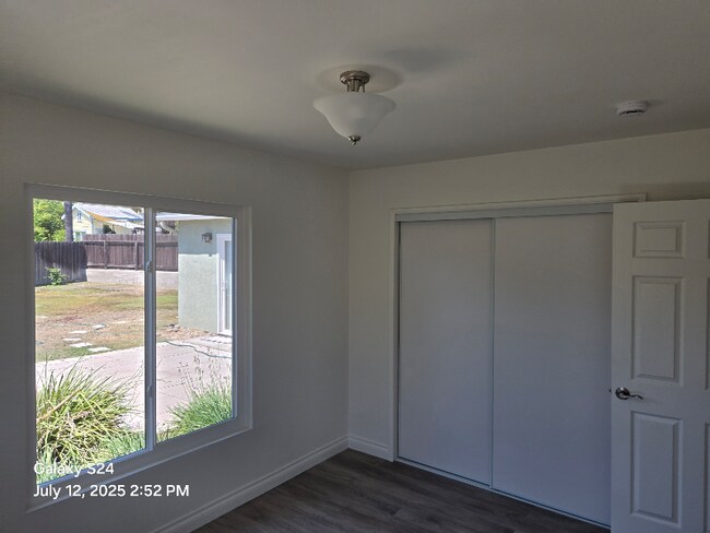 Building Photo - 9310 Manor Dr