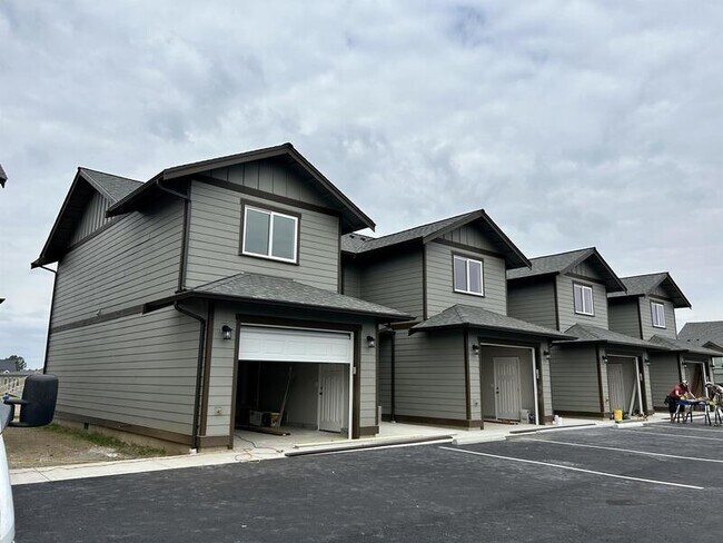 Building Photo - 612 Mead Ave