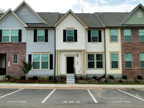 Building Photo - 62 Holly Berry Ln